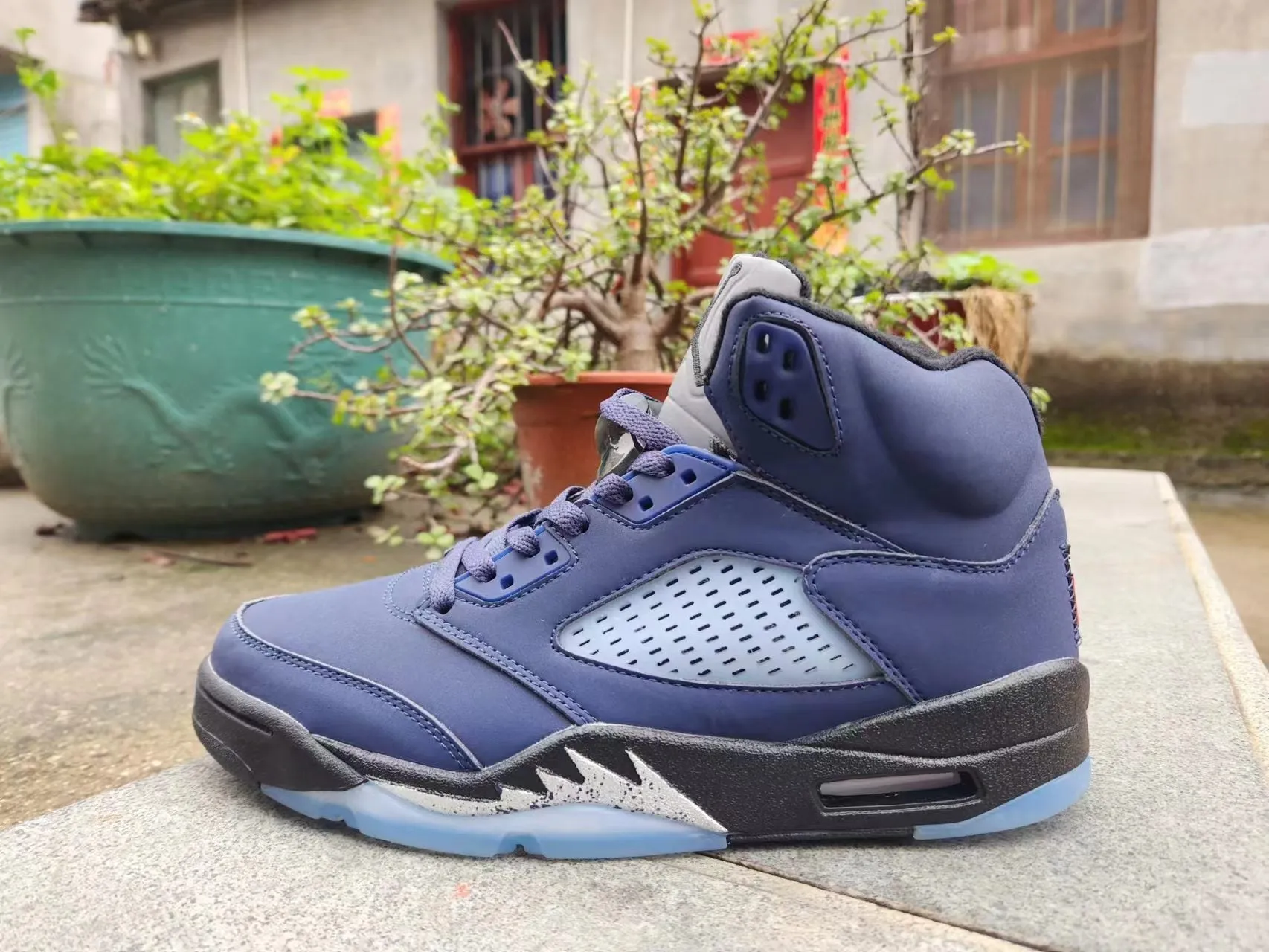blue and 5 Jordan black Future-proof Local delivery