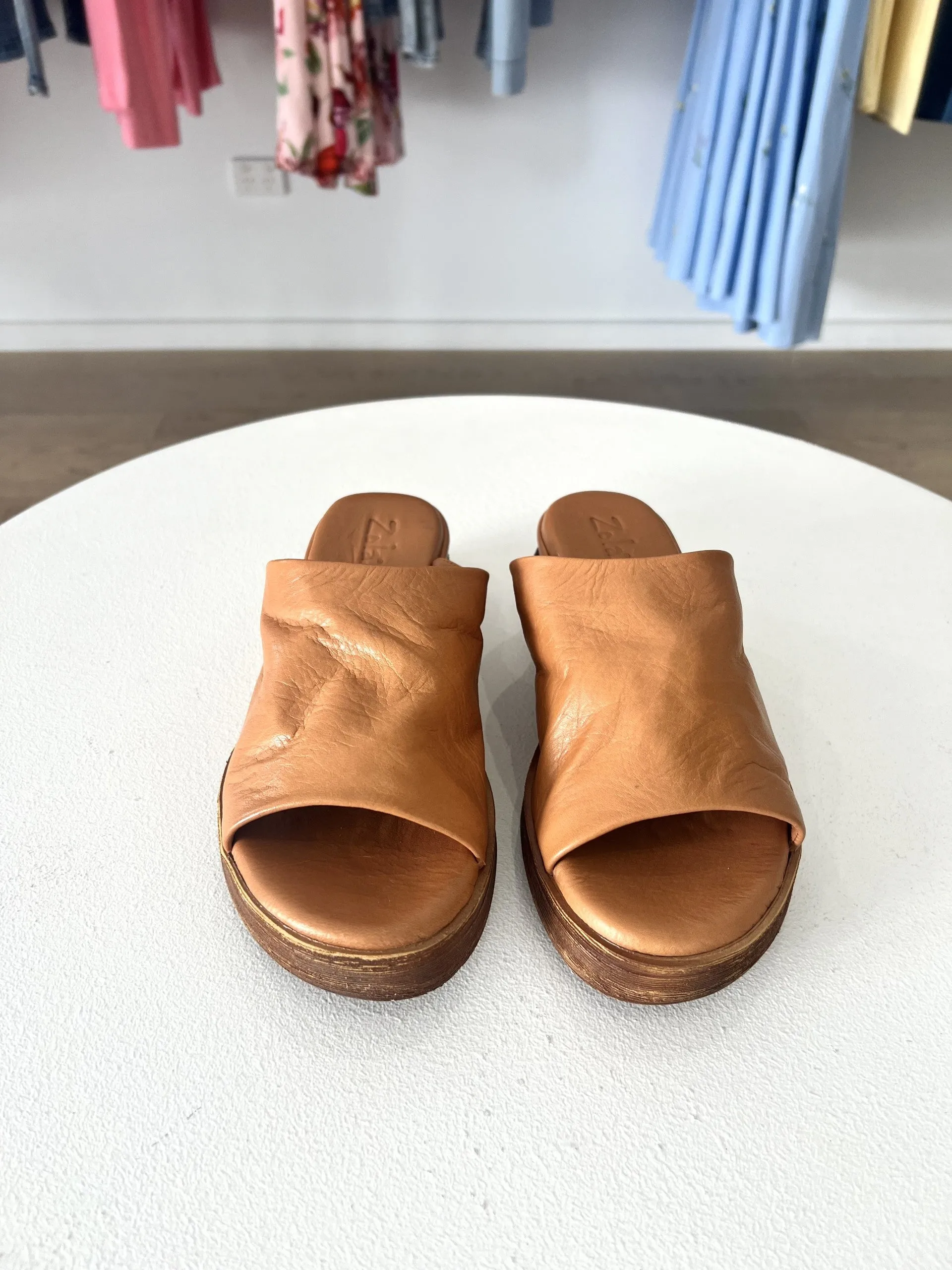 HOLLYN LEATHER SLIDE || TAN