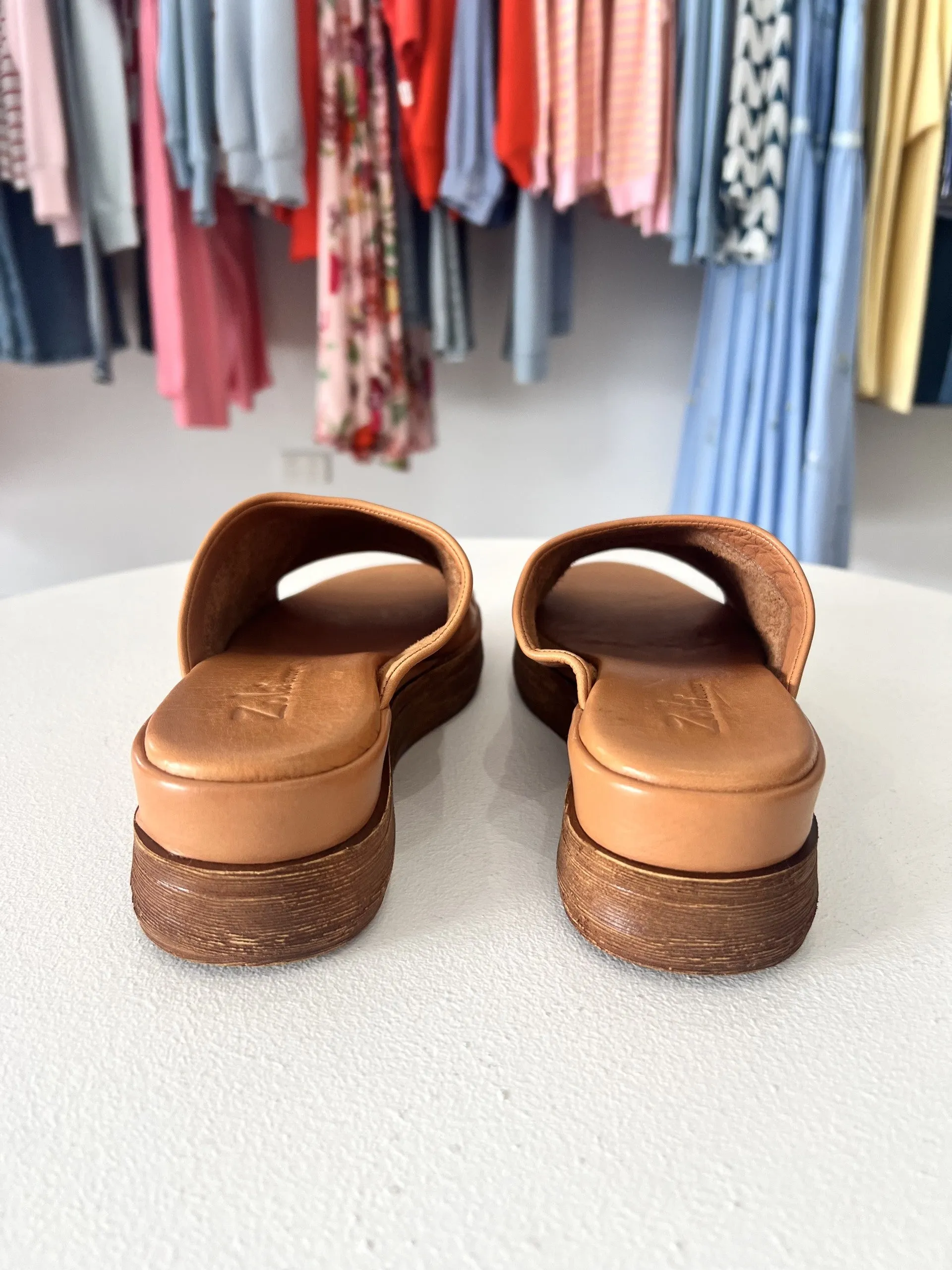 HOLLYN LEATHER SLIDE || TAN