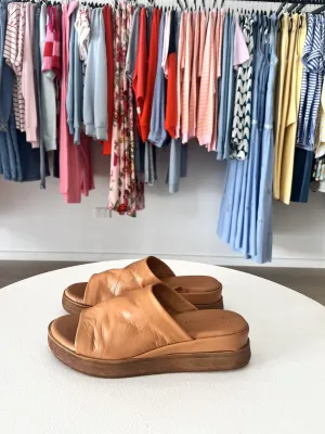 HOLLYN LEATHER SLIDE || TAN