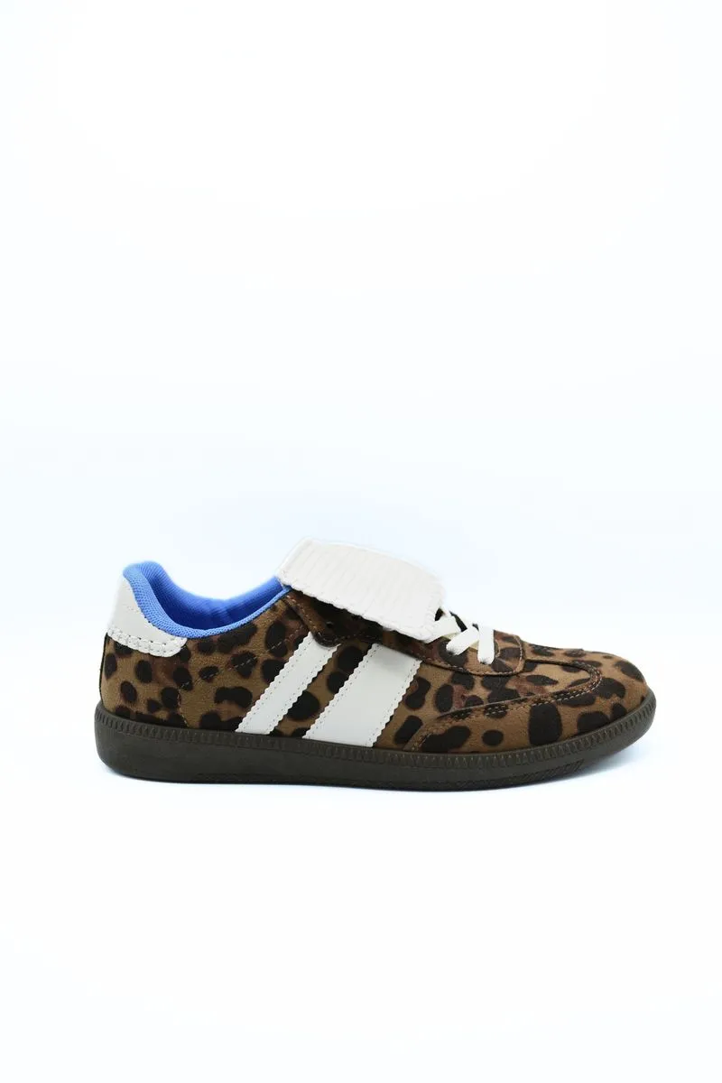 Lace-Up Flip Tongue Round Toe Trainers