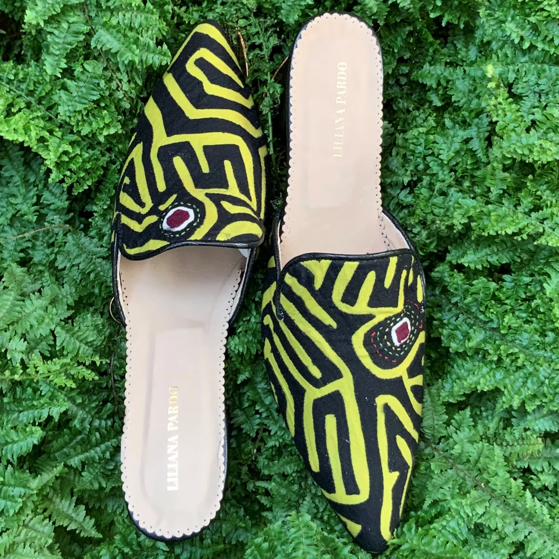 Mola Mule | Black Yellow