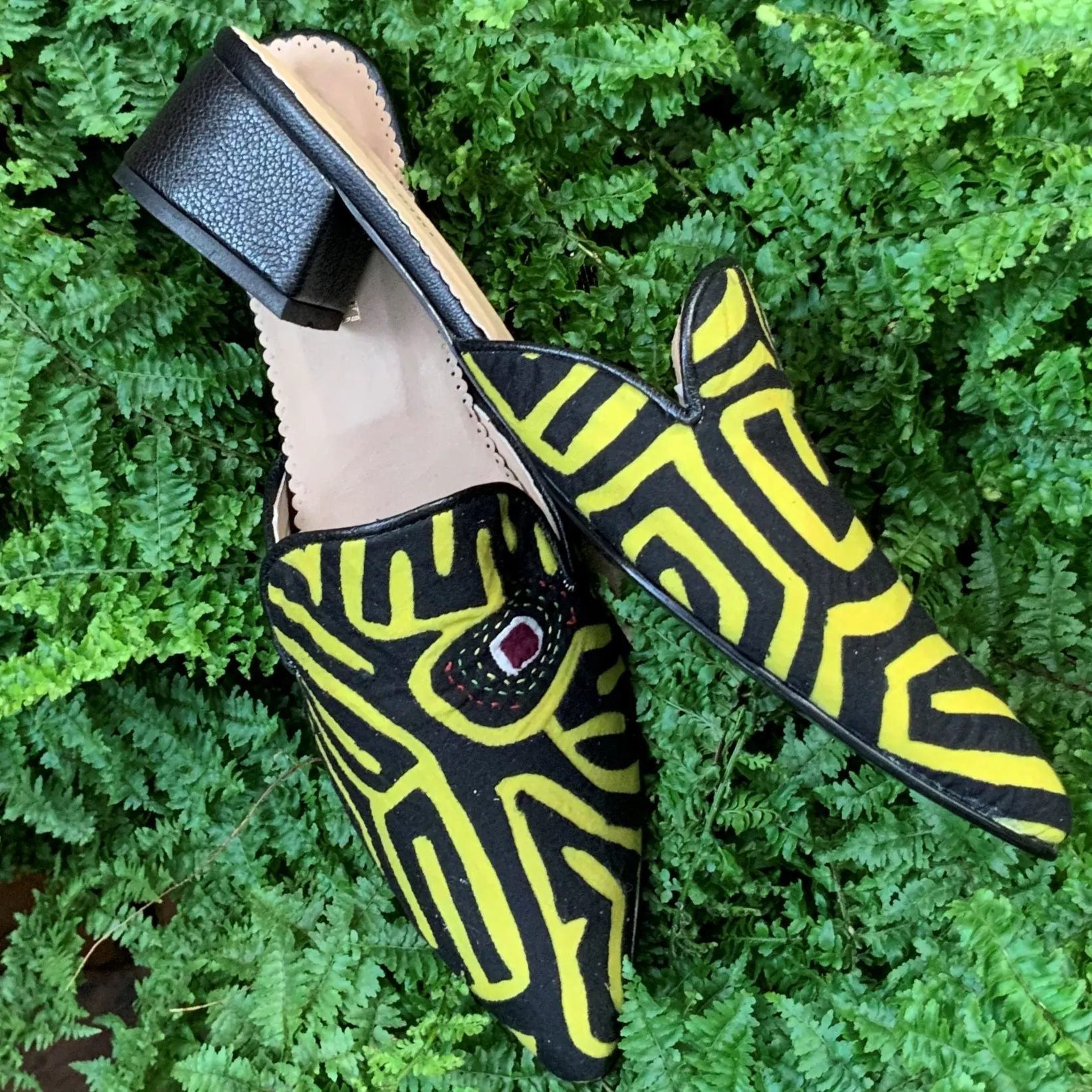 Mola Mule | Black Yellow