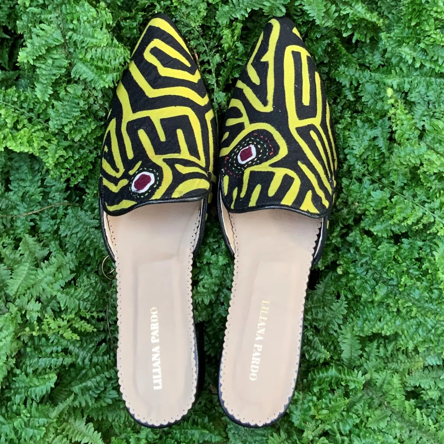 Mola Mule | Black Yellow