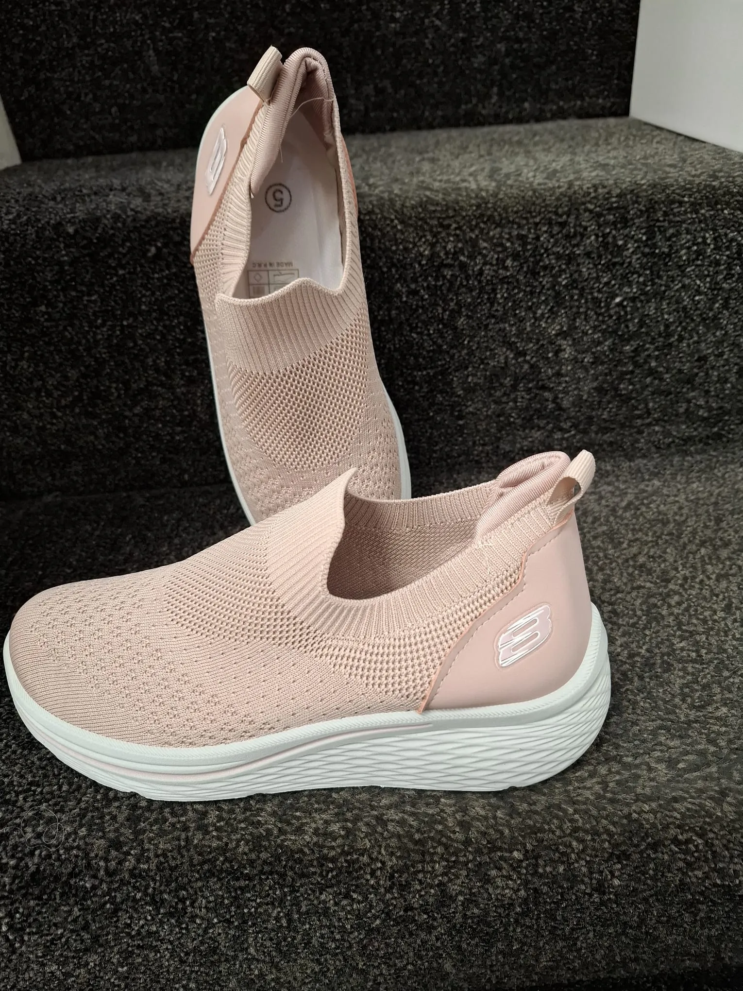 Soft Plain Trainer (606)