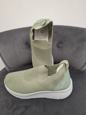 Soft Plain Trainer (606)