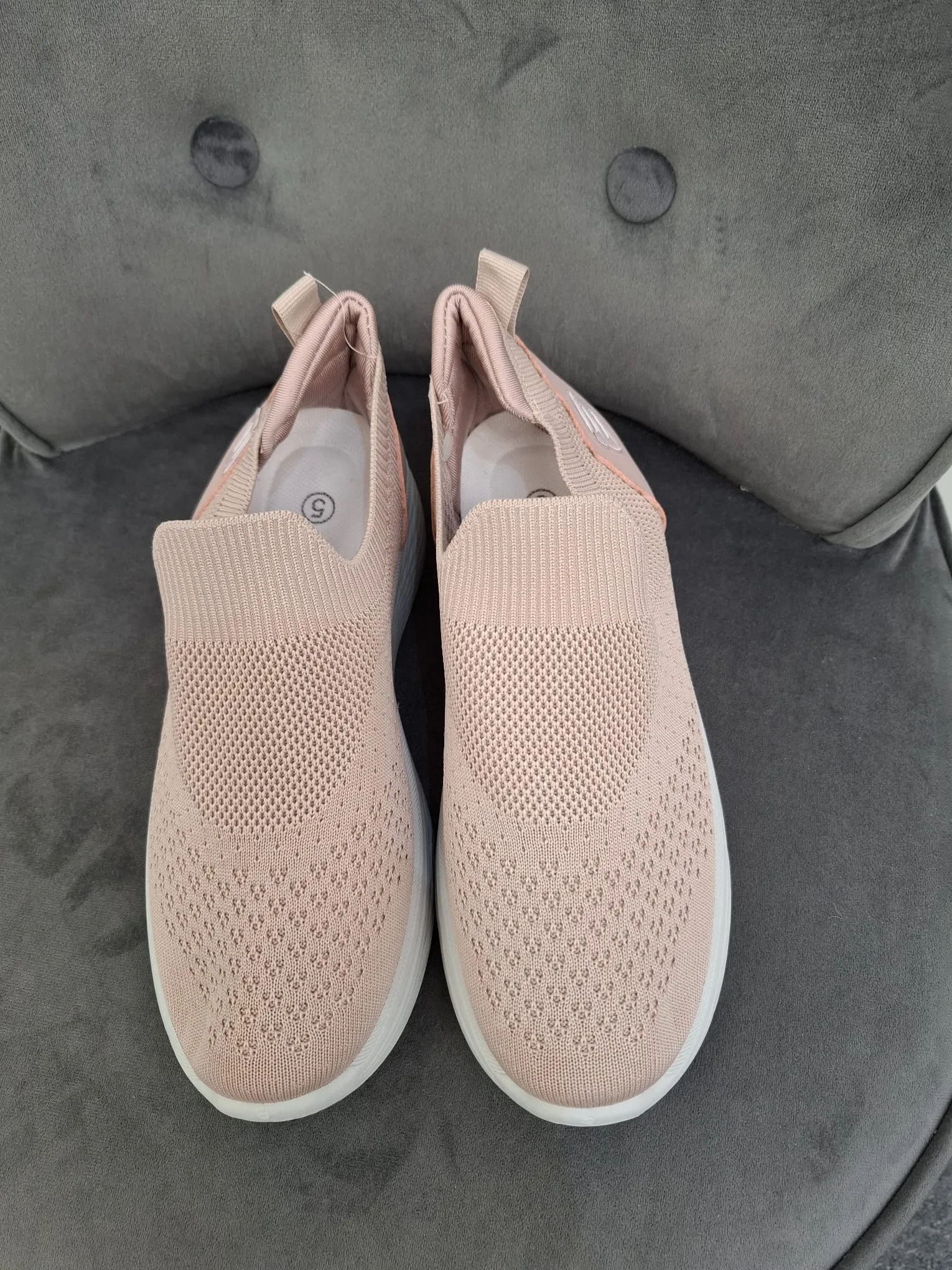 Soft Plain Trainer (606)