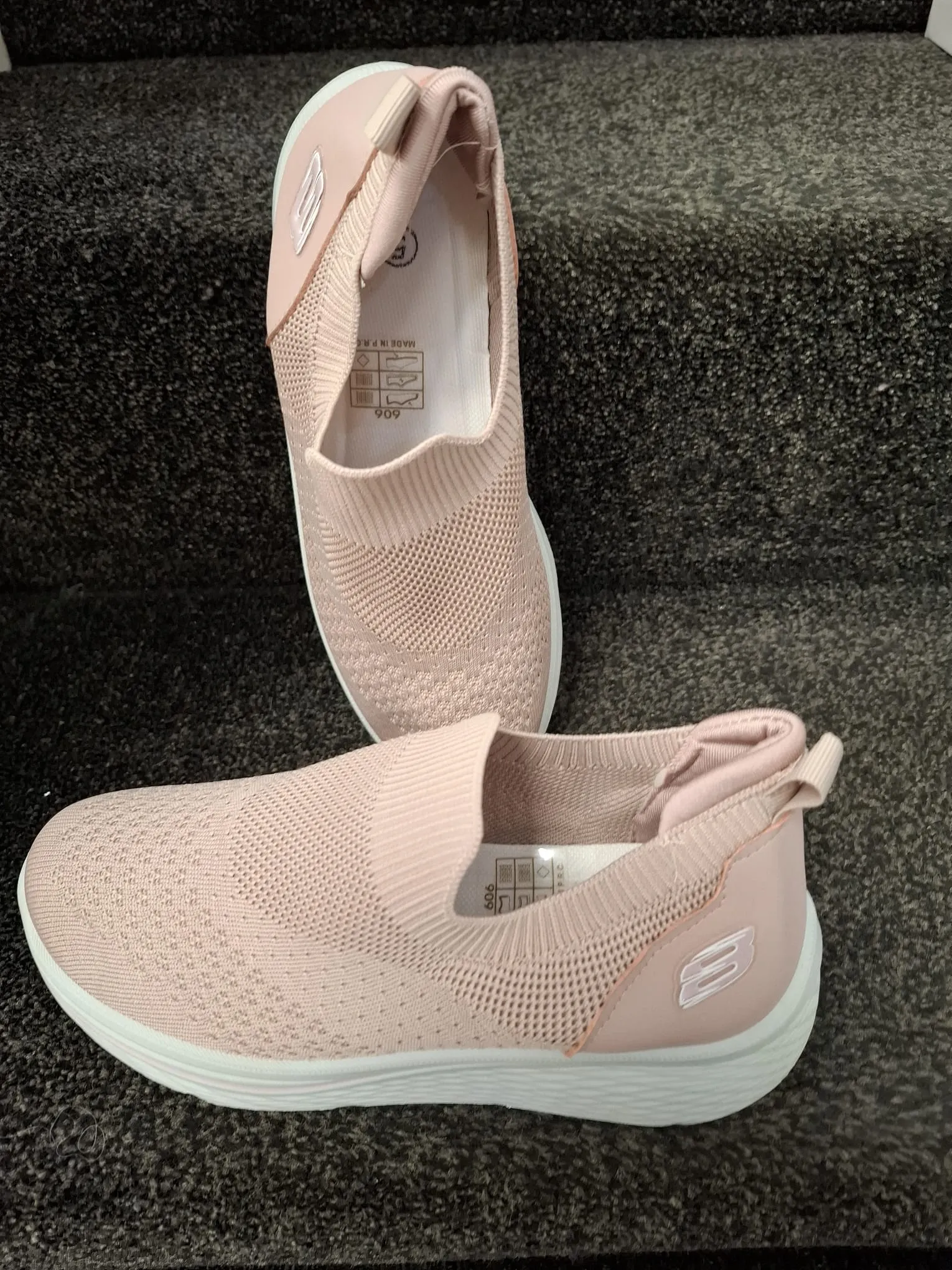 Soft Plain Trainer (606)