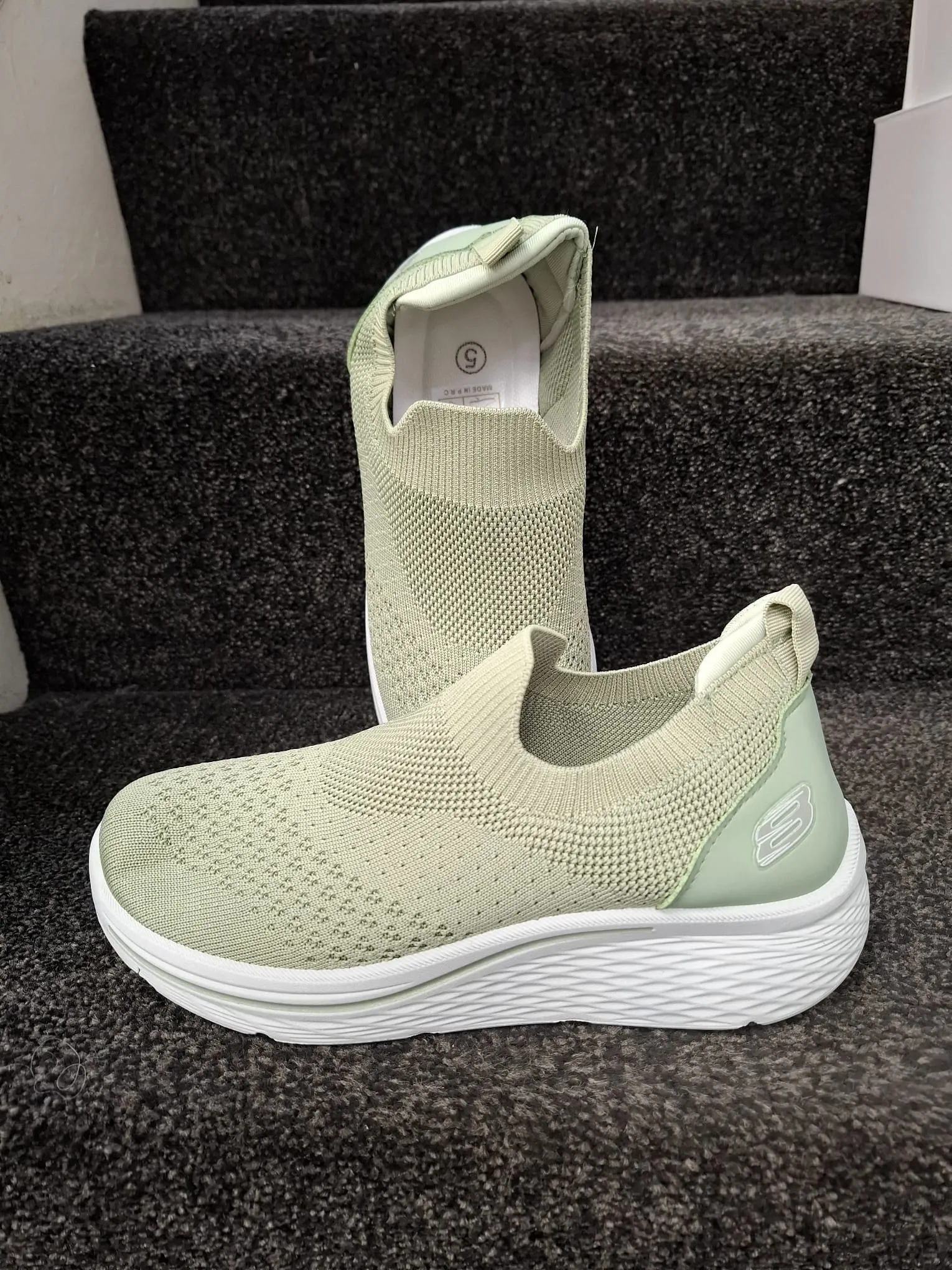 Soft Plain Trainer (606)