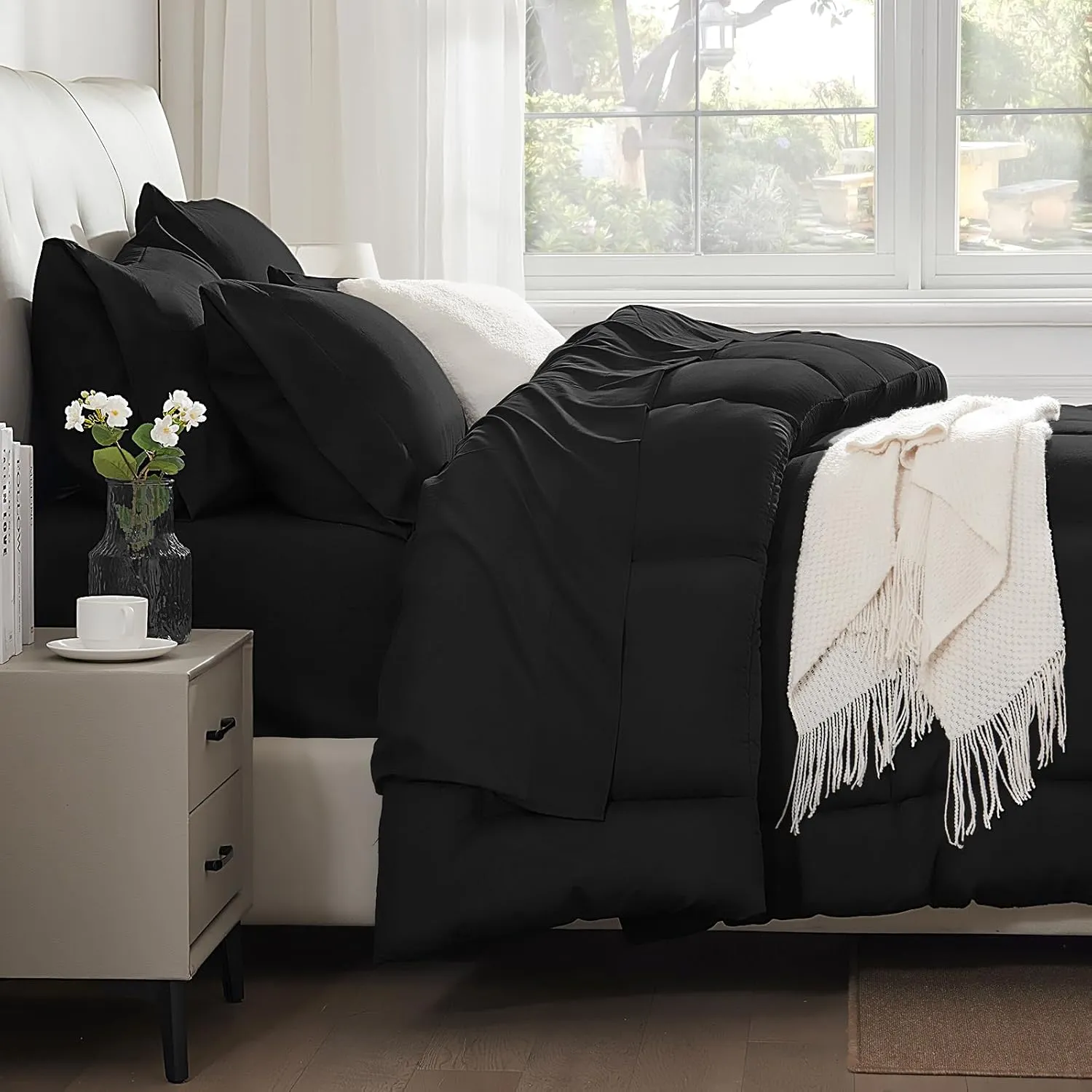 SunStyle Home Black Full/Queen Comforter Set - 7 Piece Bed in a Bag, Lightweight All Season Comforter with Sheets, Queen Size Bedding Sets with 1 Comforter, 1 Flat Sheet, 1 Fitted Sheet, 4 Pillowcases