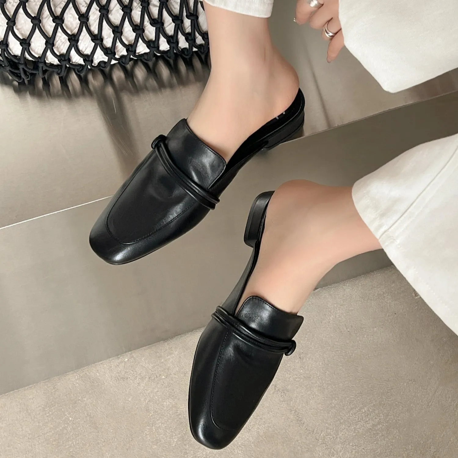 Women's Cloesed Toe Low Heels Leather Flat Mules For Office
