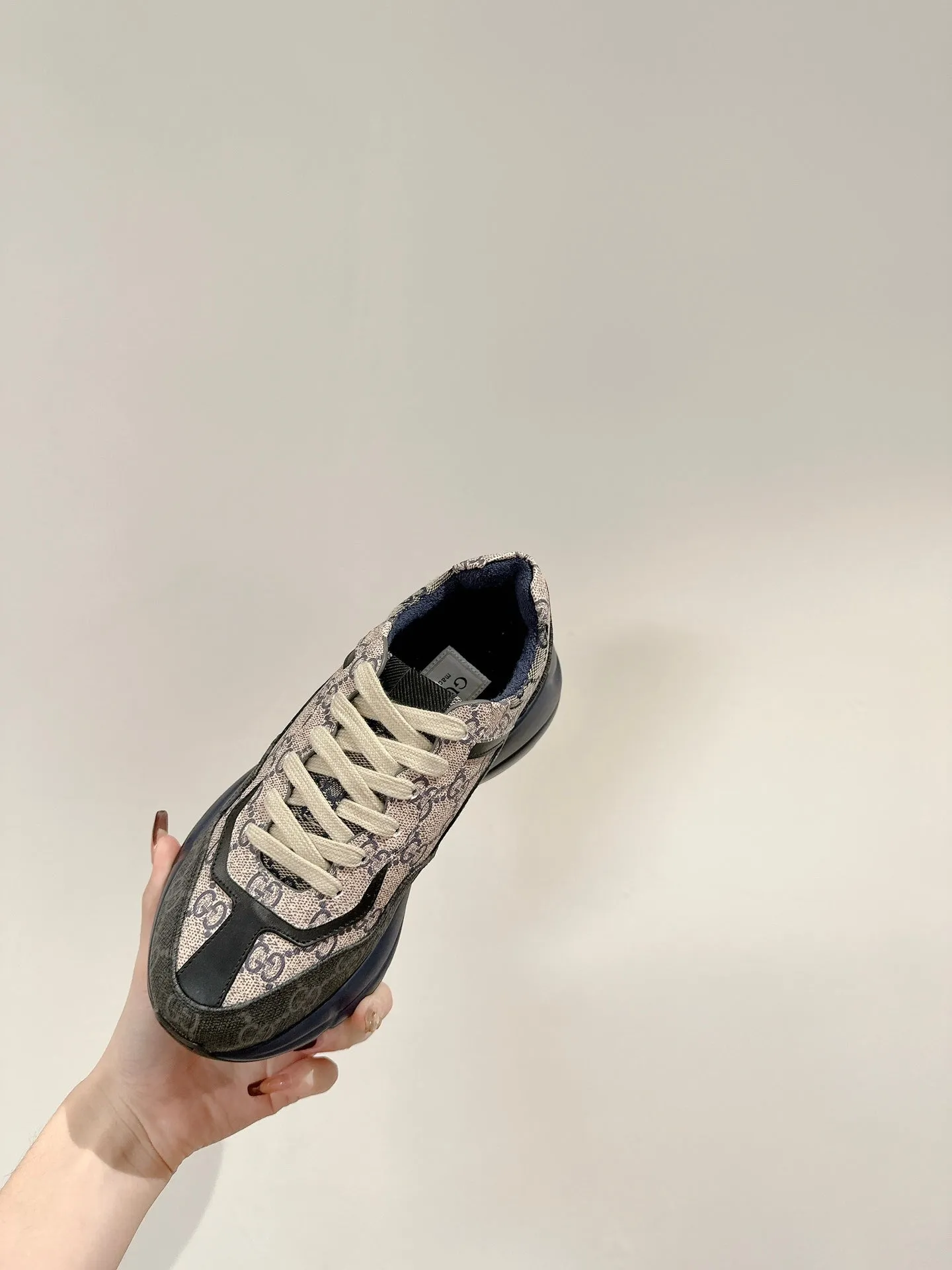 Worldwide shipping AND Gucci RHYTON Hurry, ends soon TRAINER CHARCOAL LIGHT GG GRAY CALFSKIN