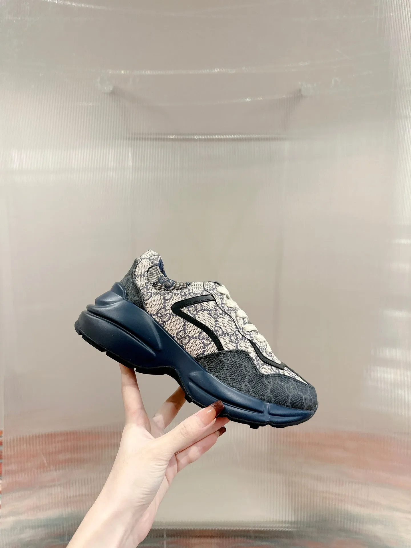Worldwide shipping AND Gucci RHYTON Hurry, ends soon TRAINER CHARCOAL LIGHT GG GRAY CALFSKIN